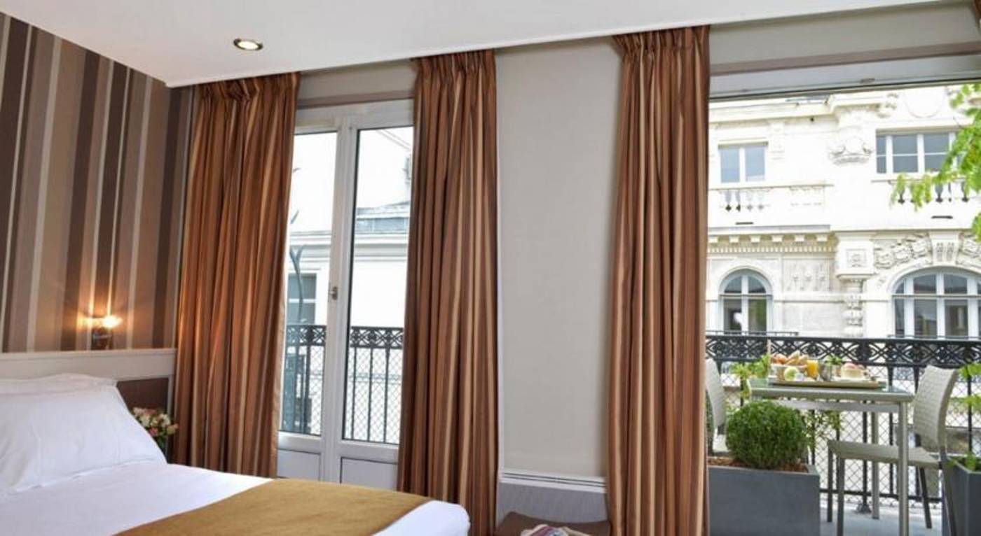 Volney-Opera-Room-15