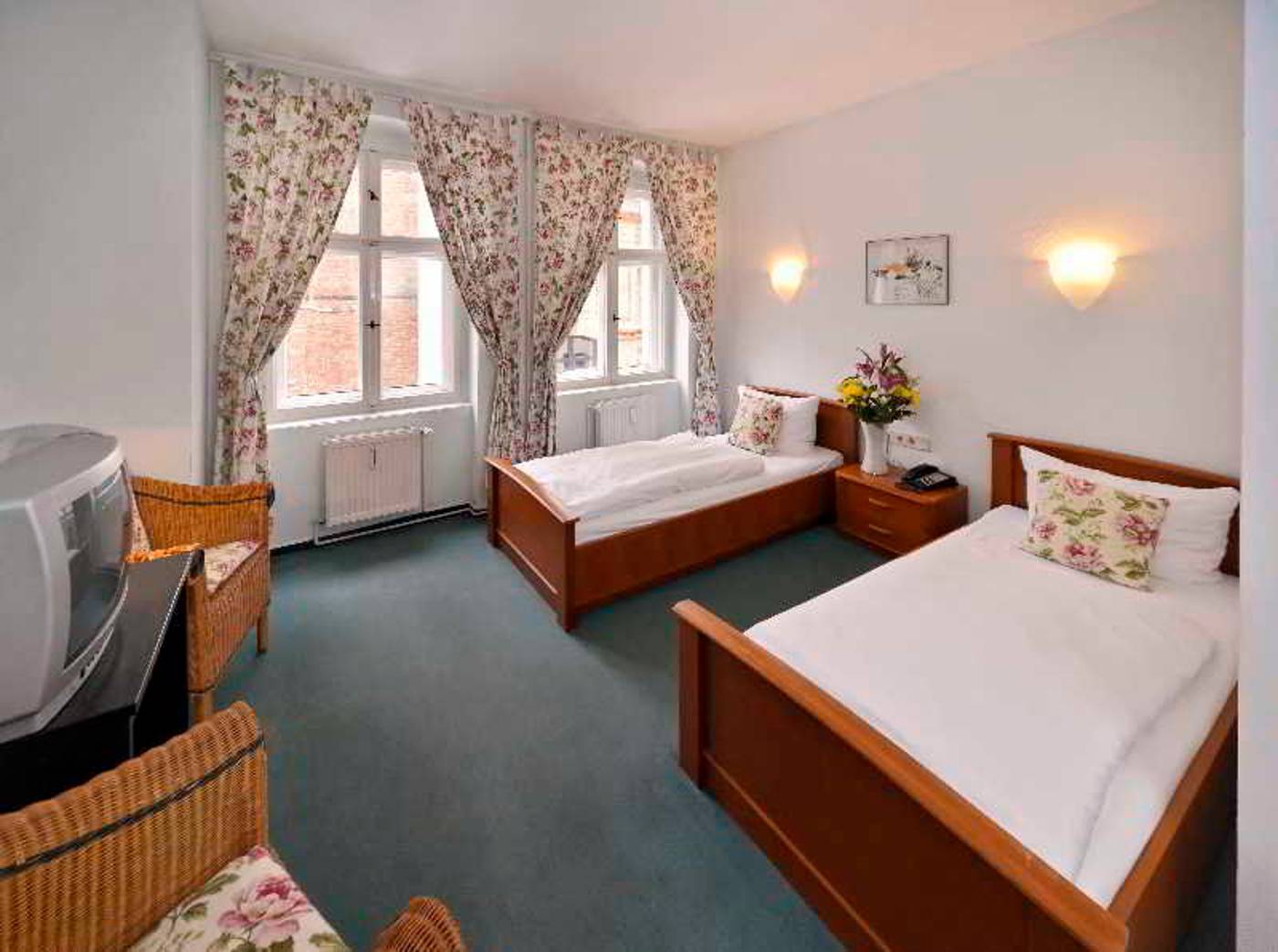 Old-Town-Hotel-Greifswalder-Strasse-Room-11