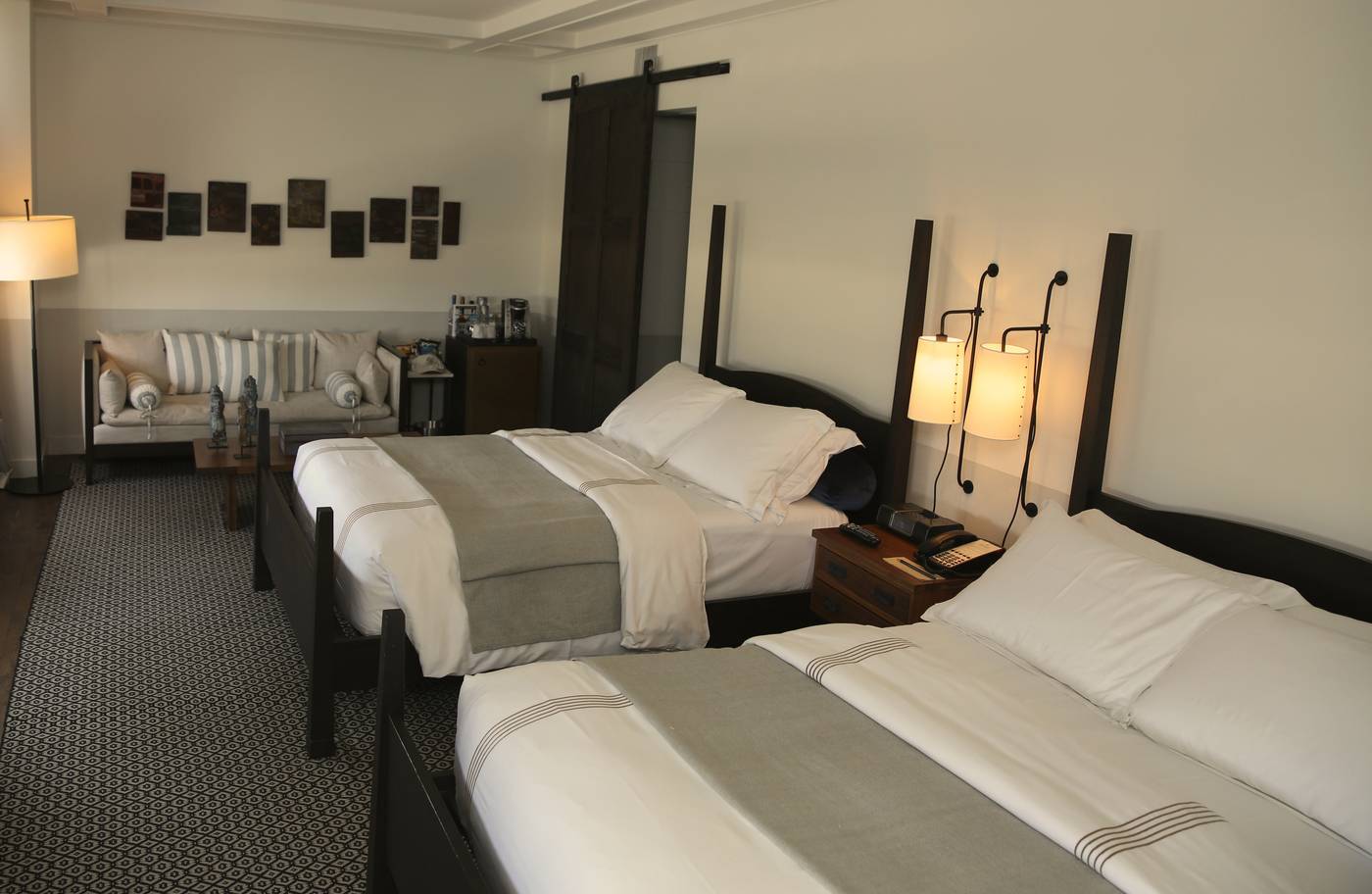 Hollywood-Roosevelt-Room-53