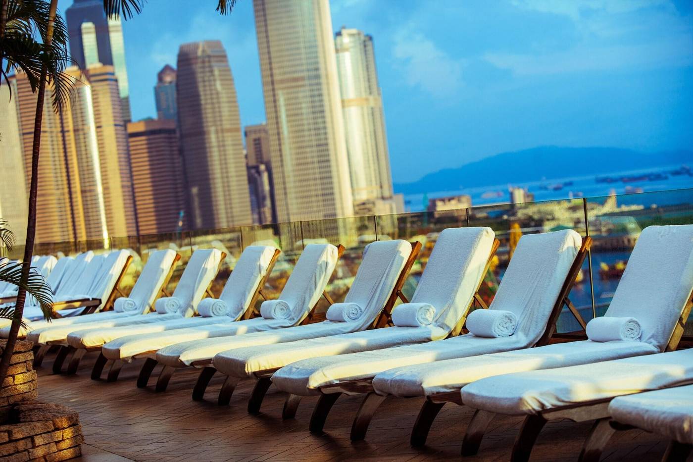 Renaissance-Hong-Kong-Harbour-View-Hotel-Terrace-11