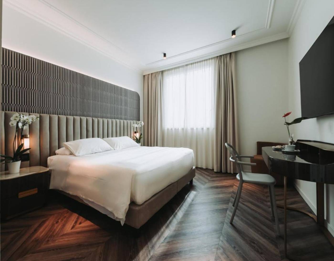 Royal-Garden-Hotel-Room-28