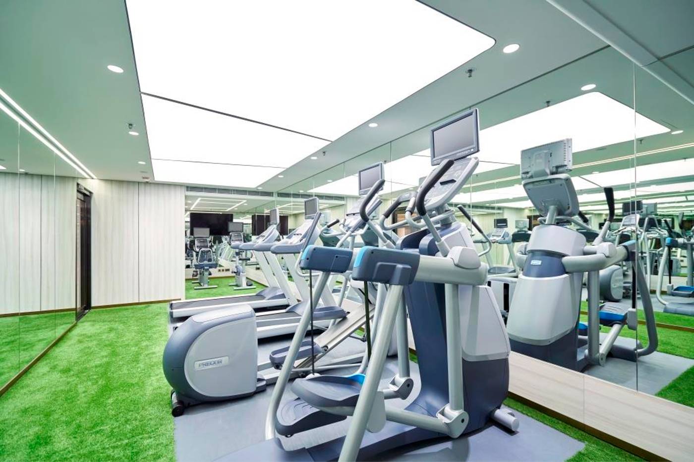 Hotel-COZi-Oasis-Sports-and-Entertainment-17