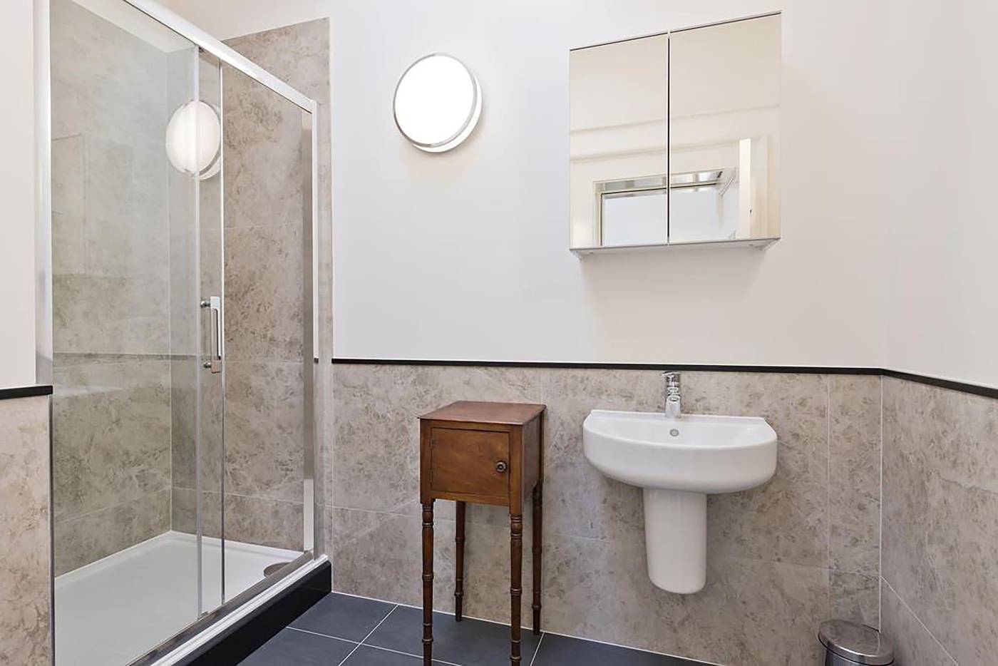 Henrietta-Suites-City-Centre-Room-58