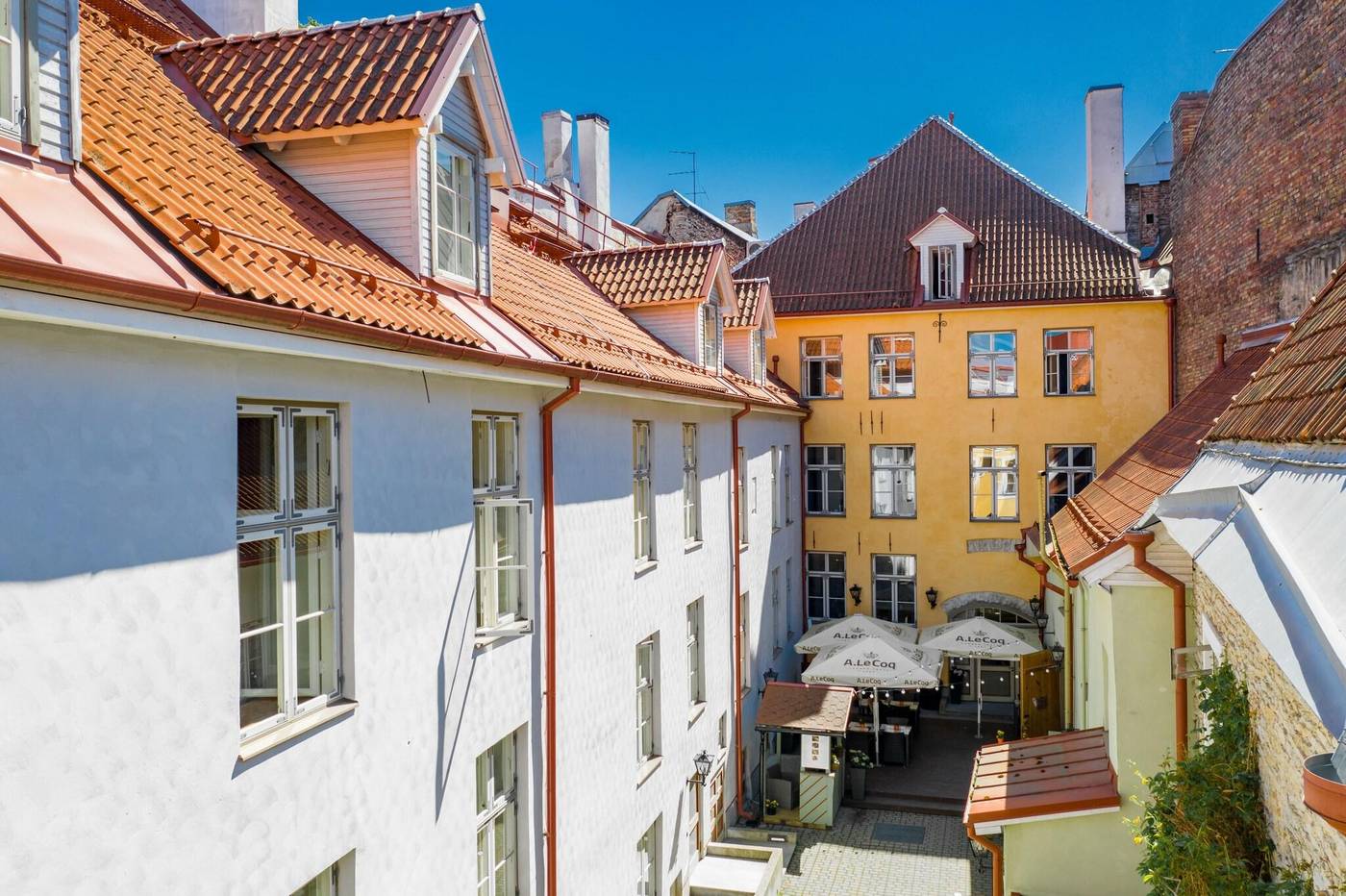 Meriton-Old-Town-Garden-Terrace-47