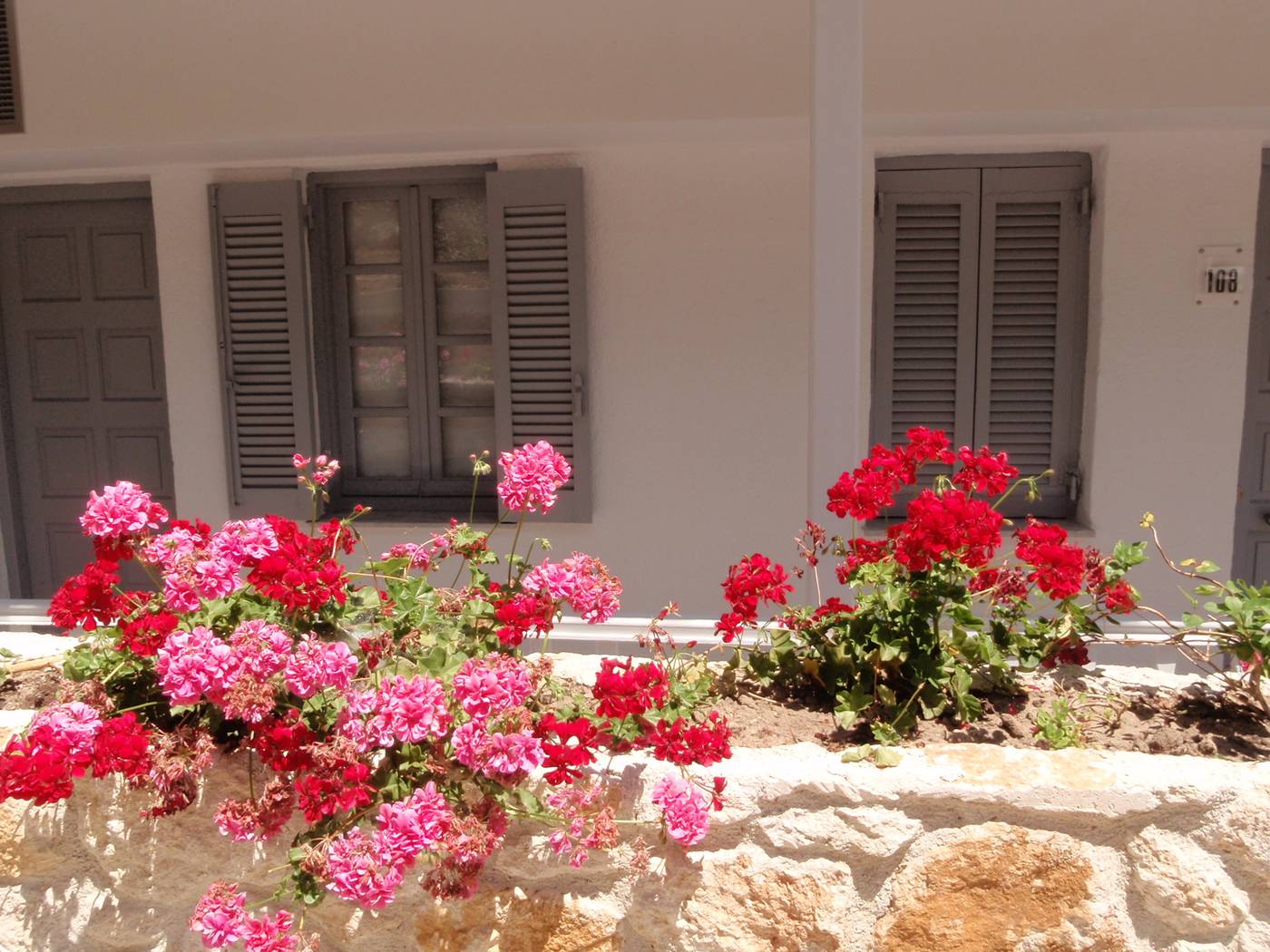 White-Suites-General-view-1