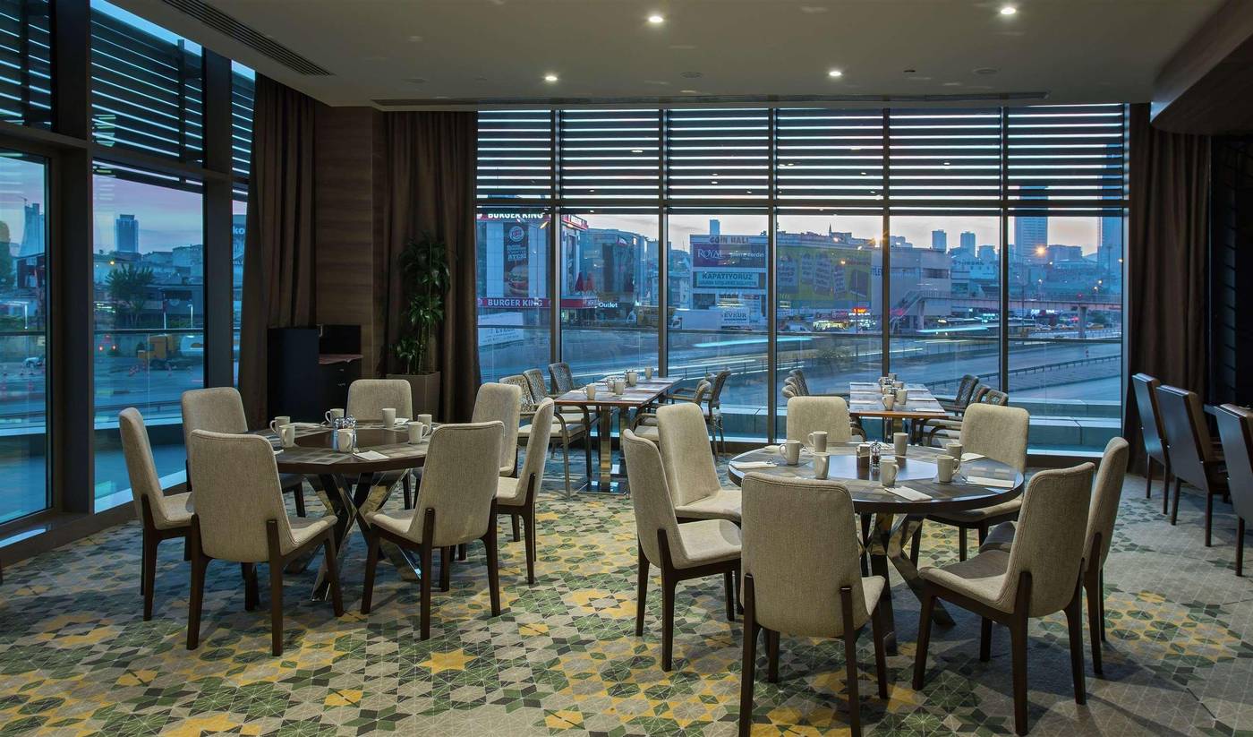 Hilton-Istanbul-Kozyatagi-Restaurant-20