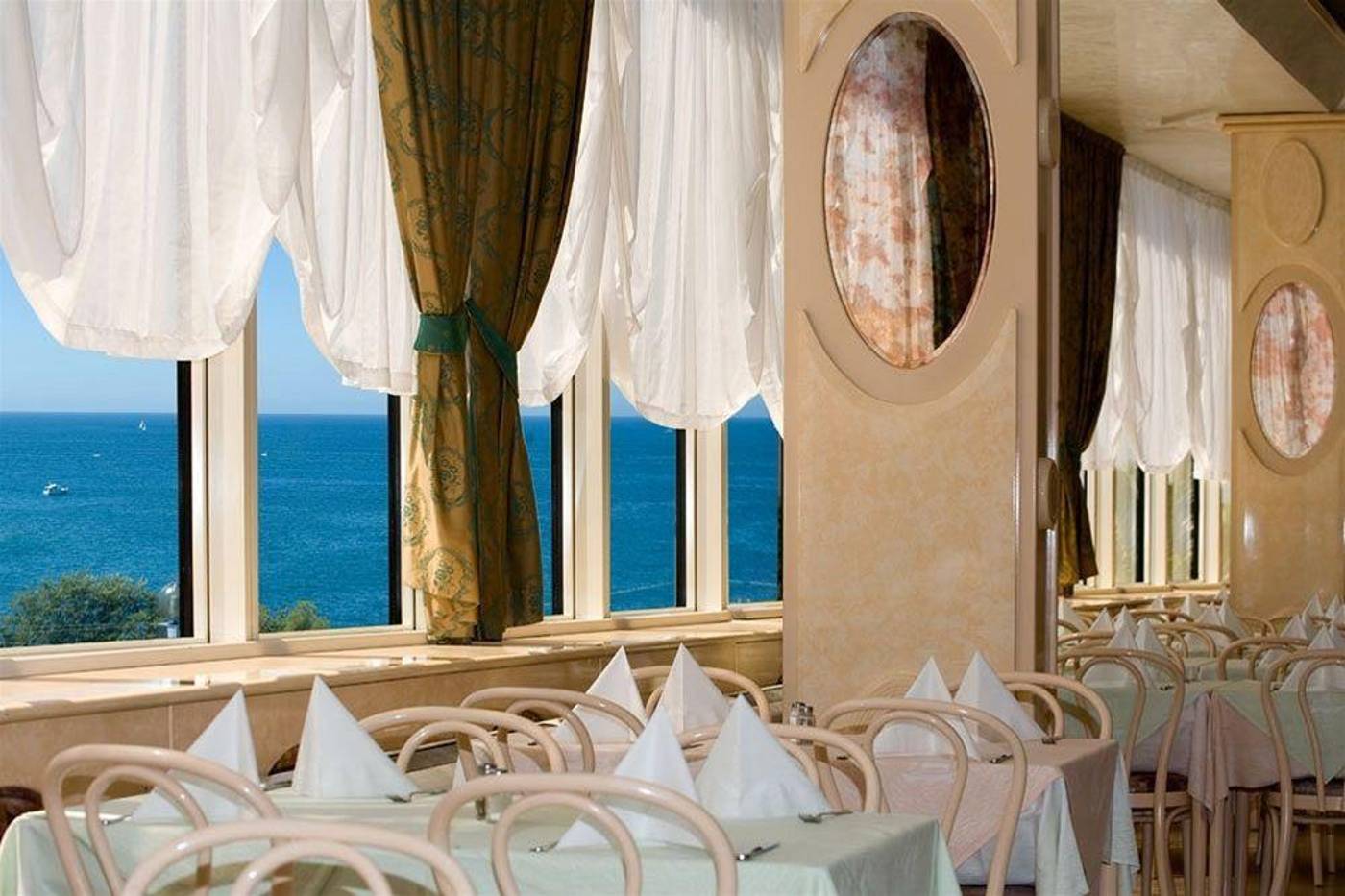 Hotel-Gran-Vista-Plava-Laguna-Restaurant-24