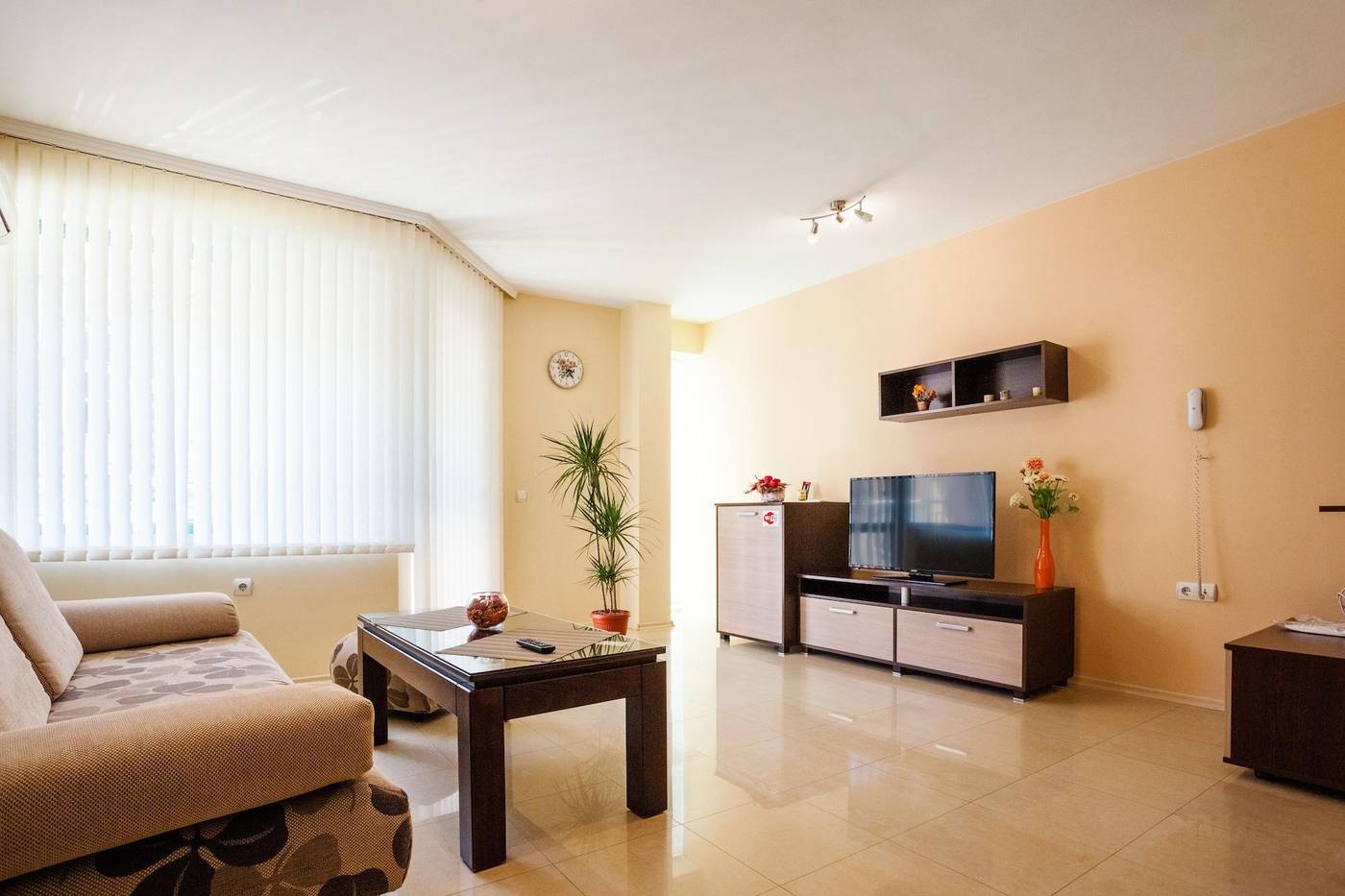 Bright-House-Room-21