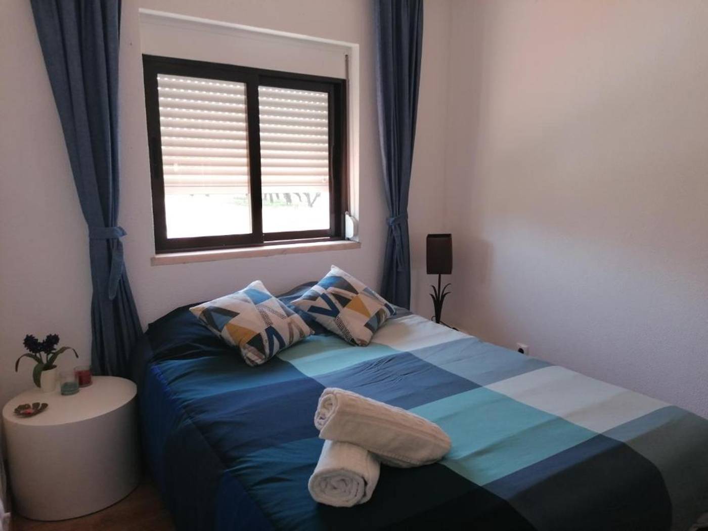 Sublime Sun and Van by Meco Stays-Portugal-Sesimbra-Room-4