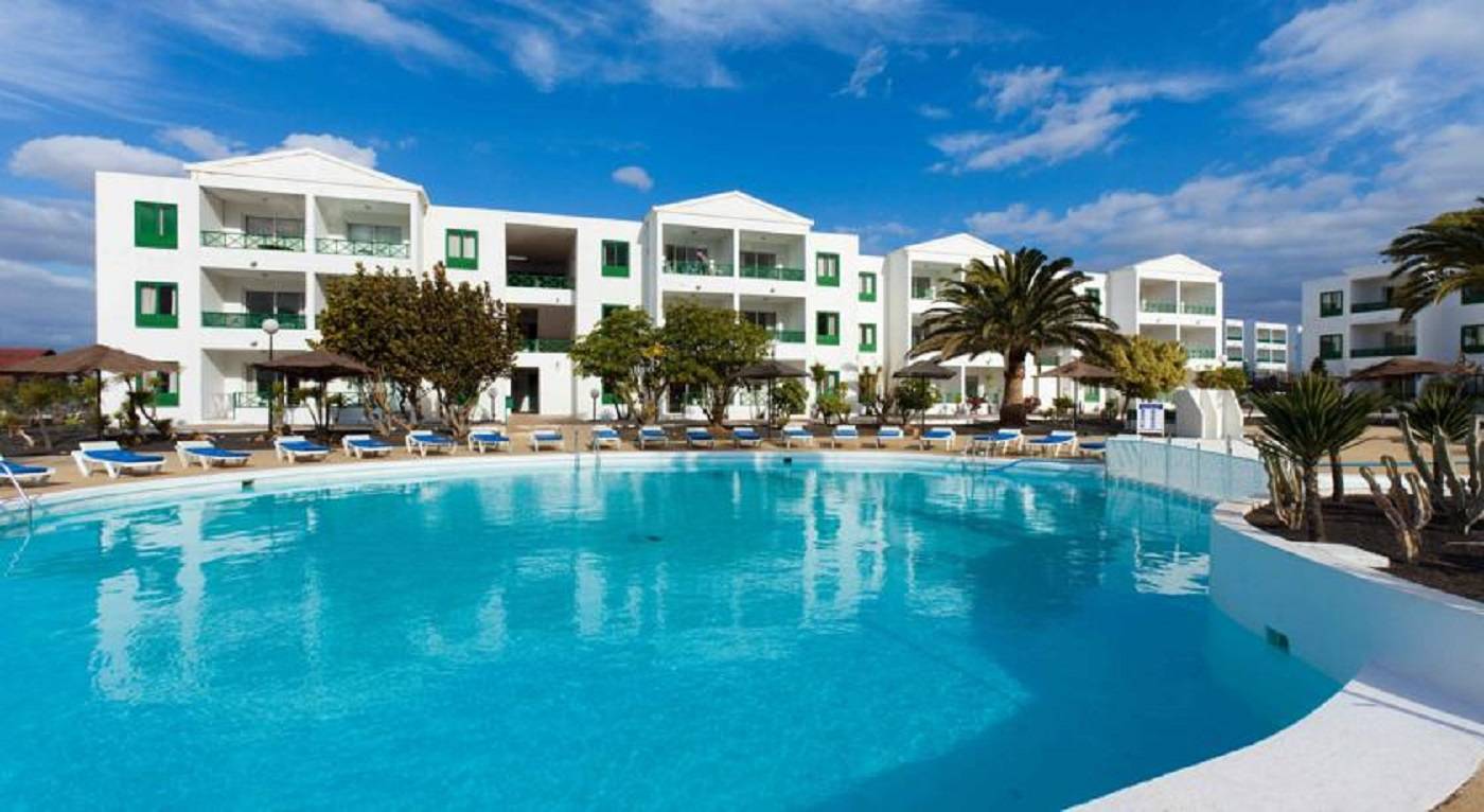 Blue-Sea-Apartamentos-Costa-Teguise-Beach-General-view-4