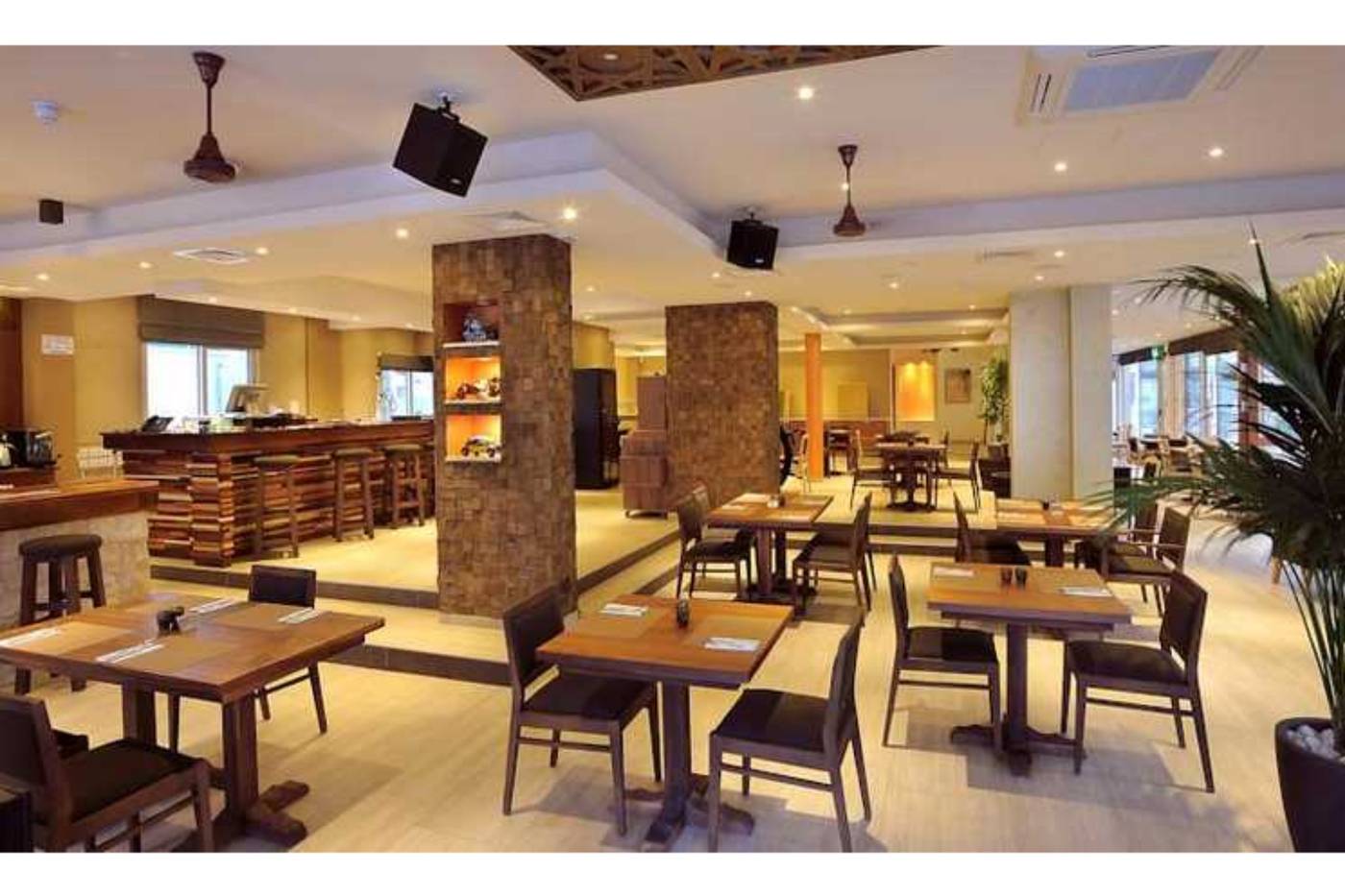 Nelia-Gardens-Restaurant-24