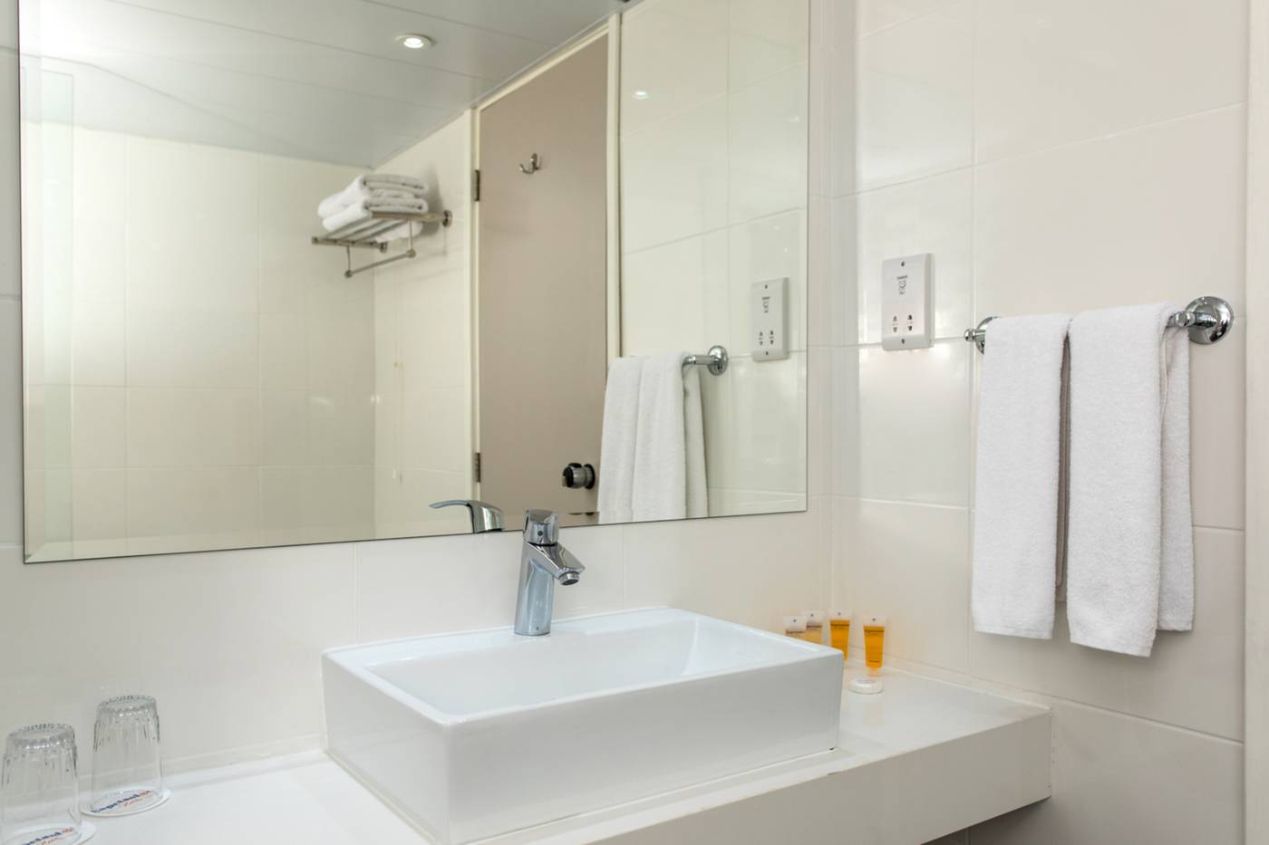Kapetanios-Bay-Hotel-Room-13