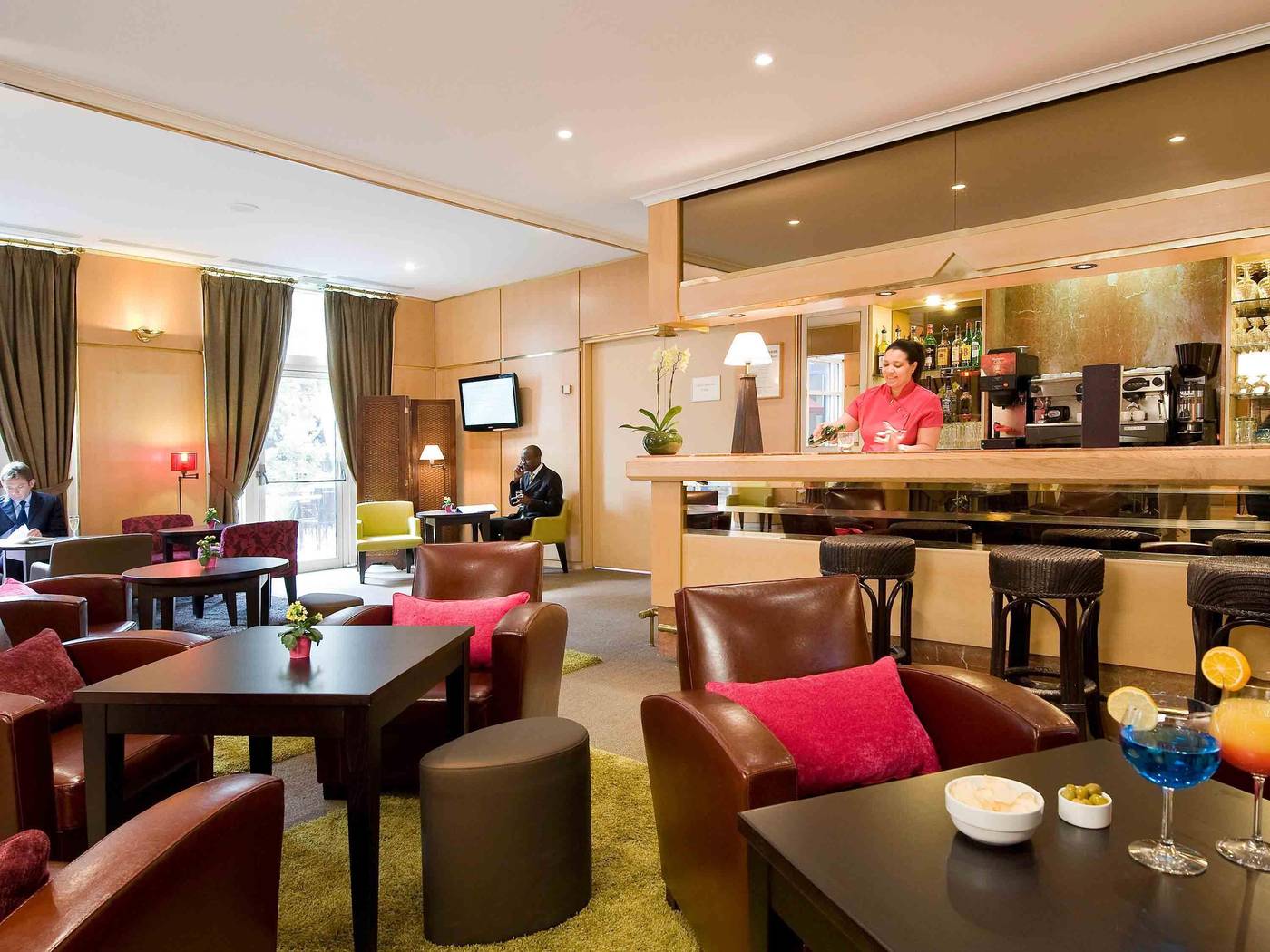 Hotel-Mercure-Paris-Porte-de-Pantin-Bar-17