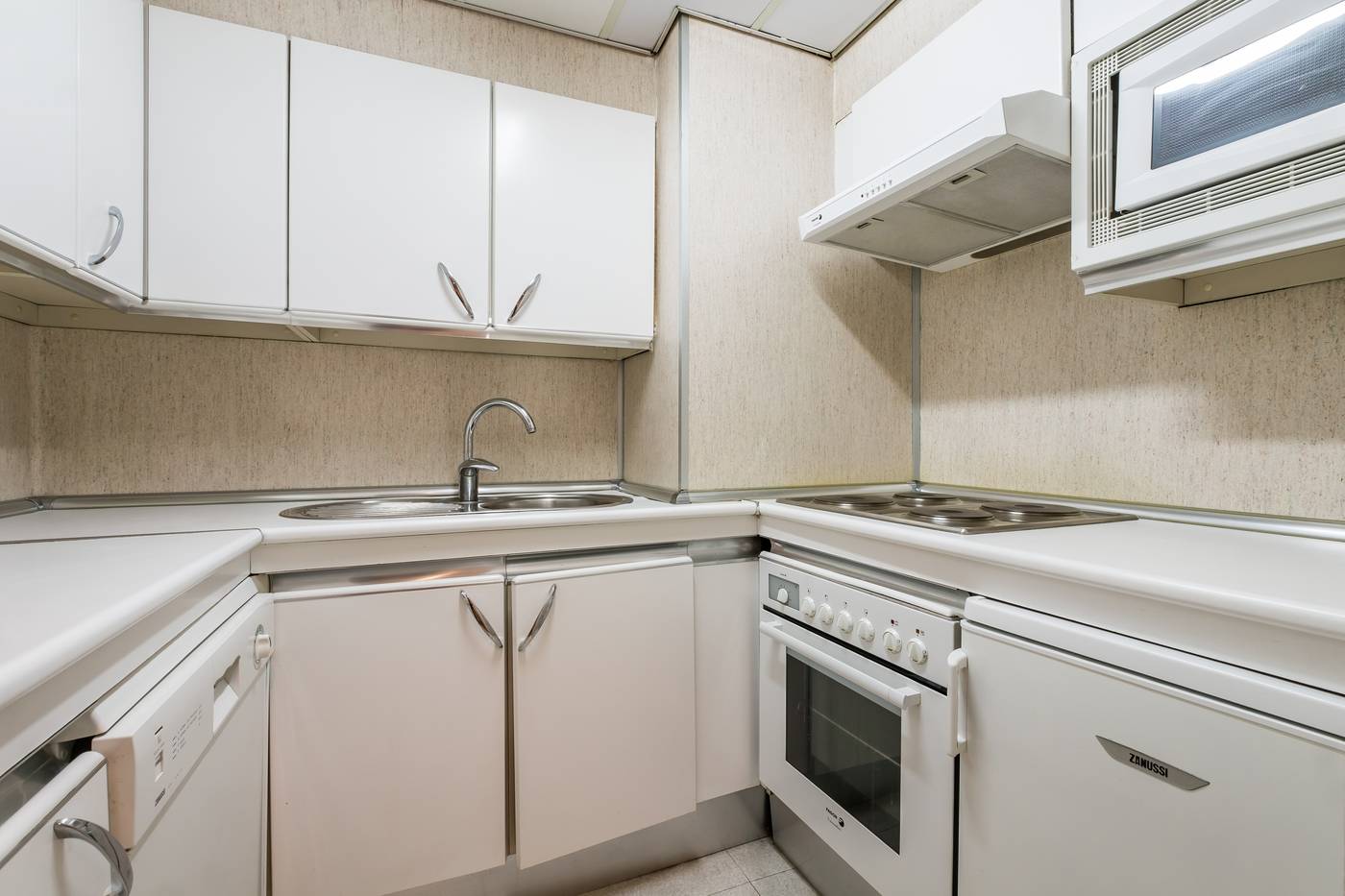 Aptos-Eurobuilding-2-Room-39