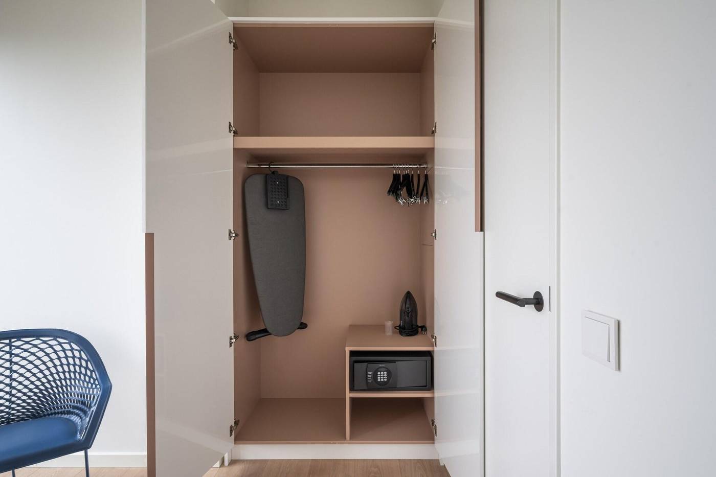 Premier-Suites-Plus-Amsterdam-Room-35