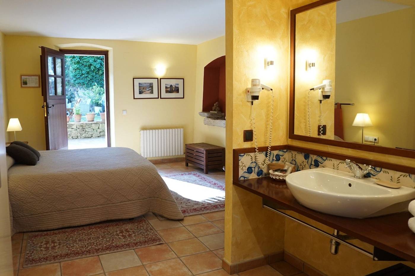 La-Sala-De-Camos-Room-24