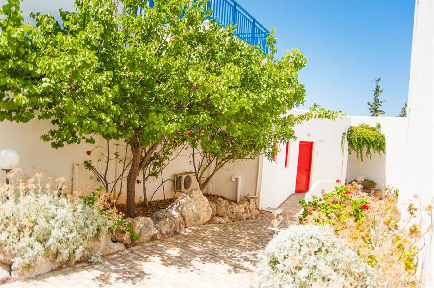 Best-Western-Sunshine-Village-General-view-14