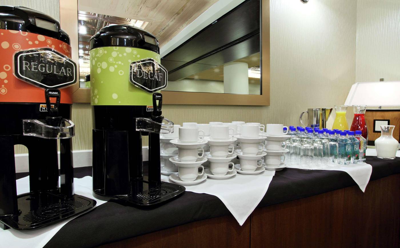 Hilton-Garden-Inn-New-York-Midtown-Park-Ave-Restaurant-24