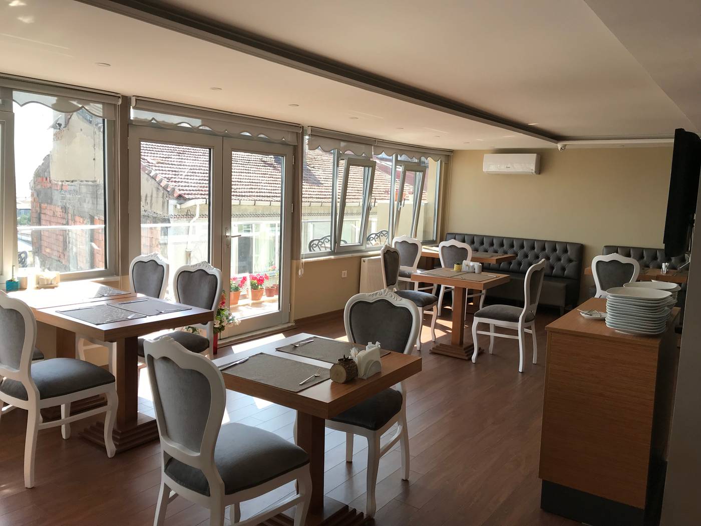 Muyan-Suites-Restaurant-9