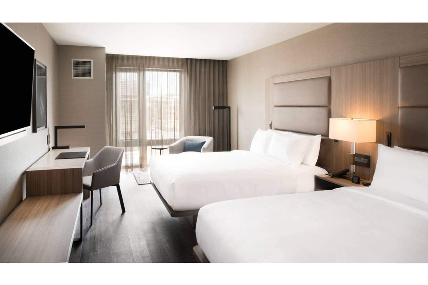Ac-Hotel-By-Marriott-Boston-Cleveland-Circle-Room-41