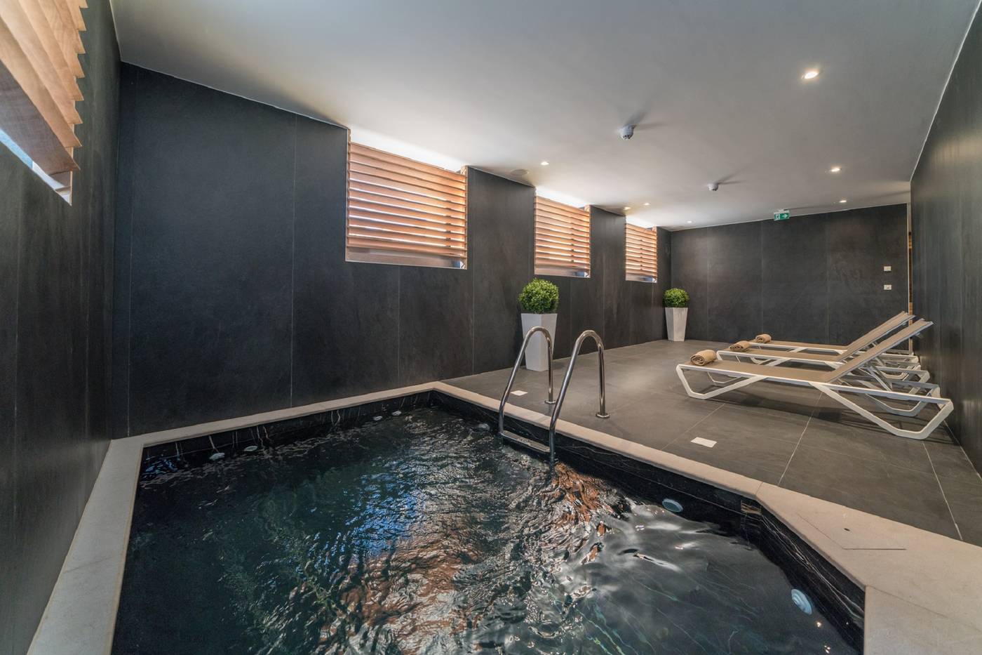 Hotel-Bellevue-Superior-City-Hotel-Pool-34