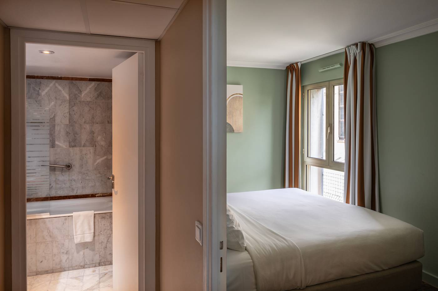 Royal-Garden-Champs-Elysees-Room-37