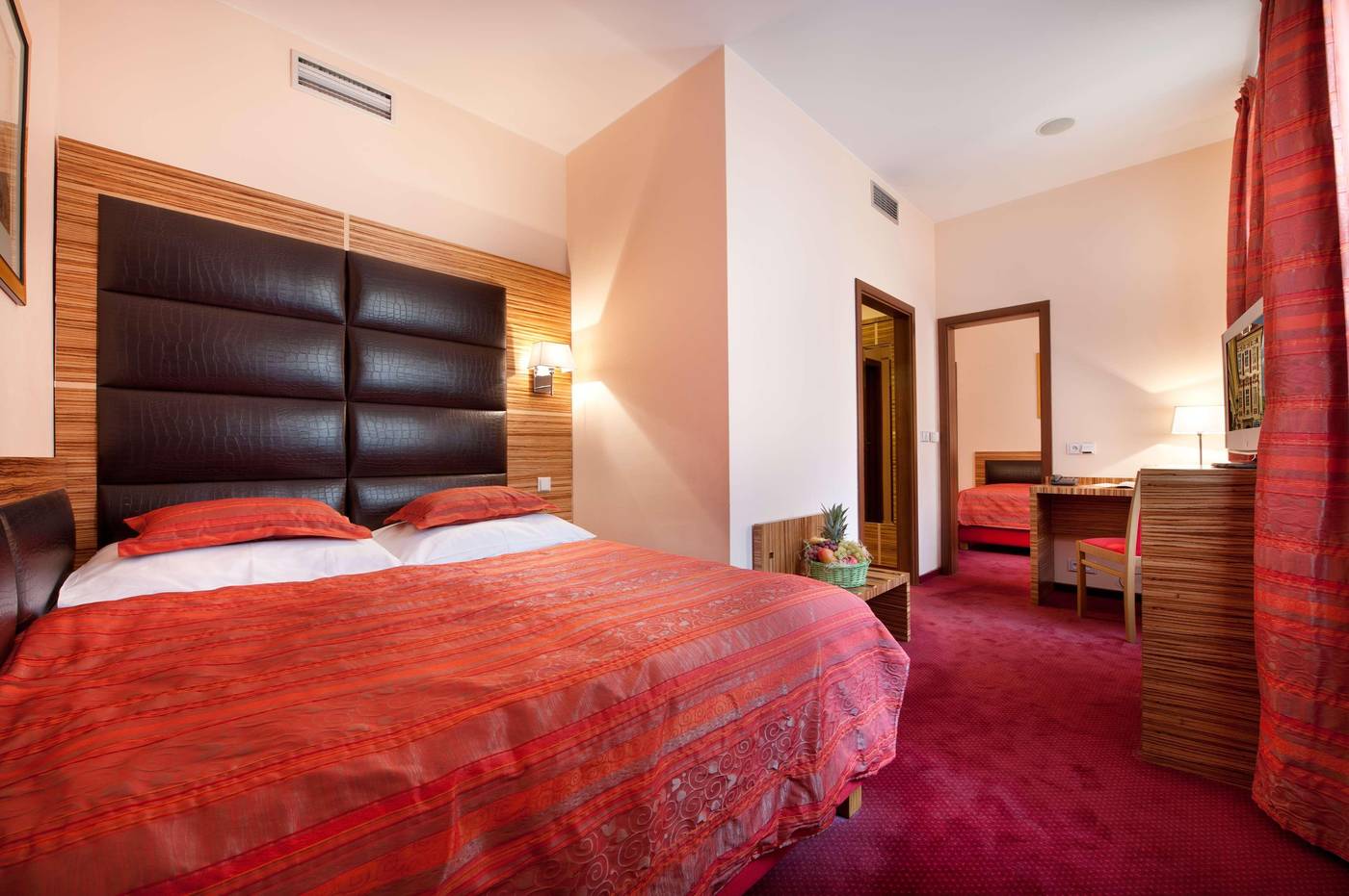 EA-Hotel-Sonata-Room-14