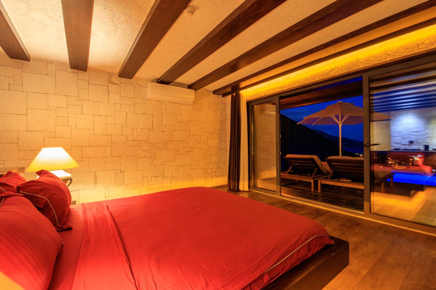 Manaspark-Deluxe-Hotel-Room-28