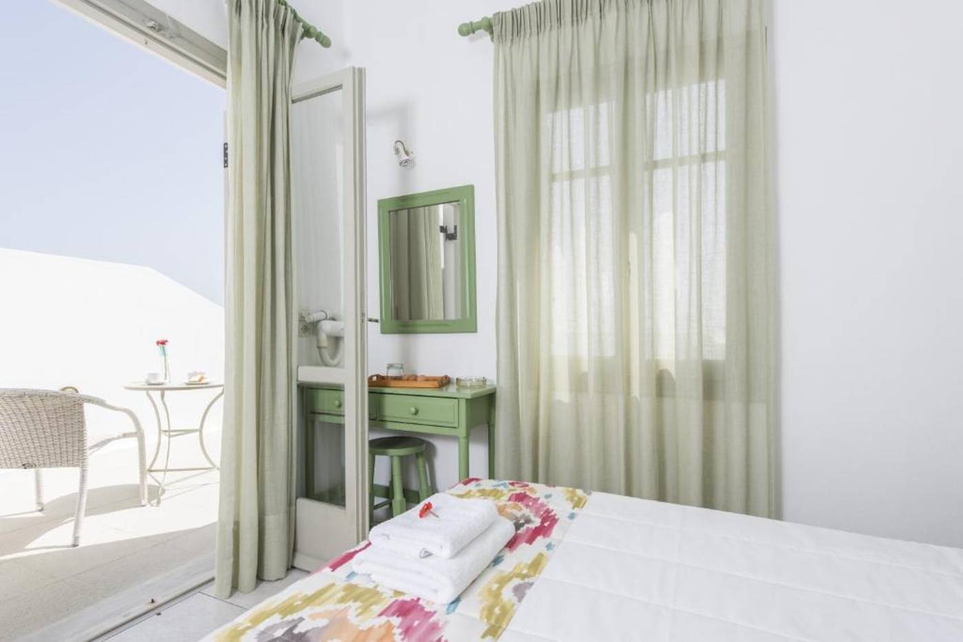 Nissos-Thira-Room-29