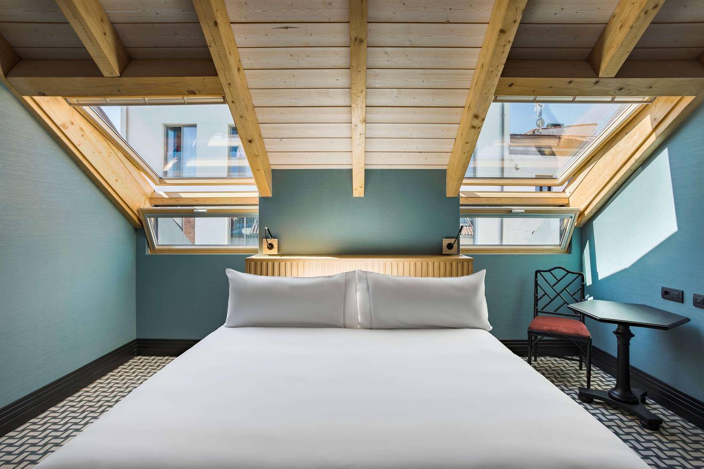 Room-Mate-Alba-Room-25