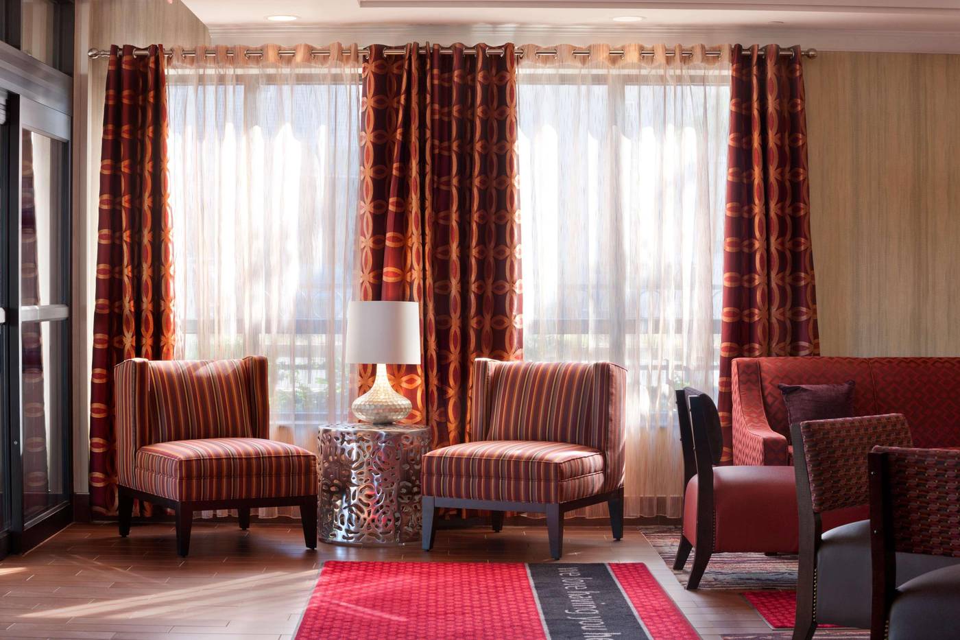 Hampton-Inn-Boston-Cambridge-Lobby-15