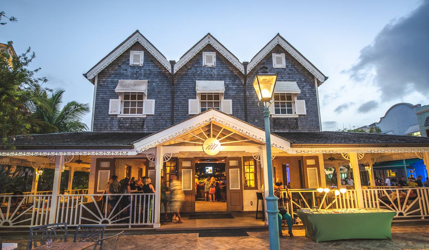 The-Crane-Resort-Bar-10