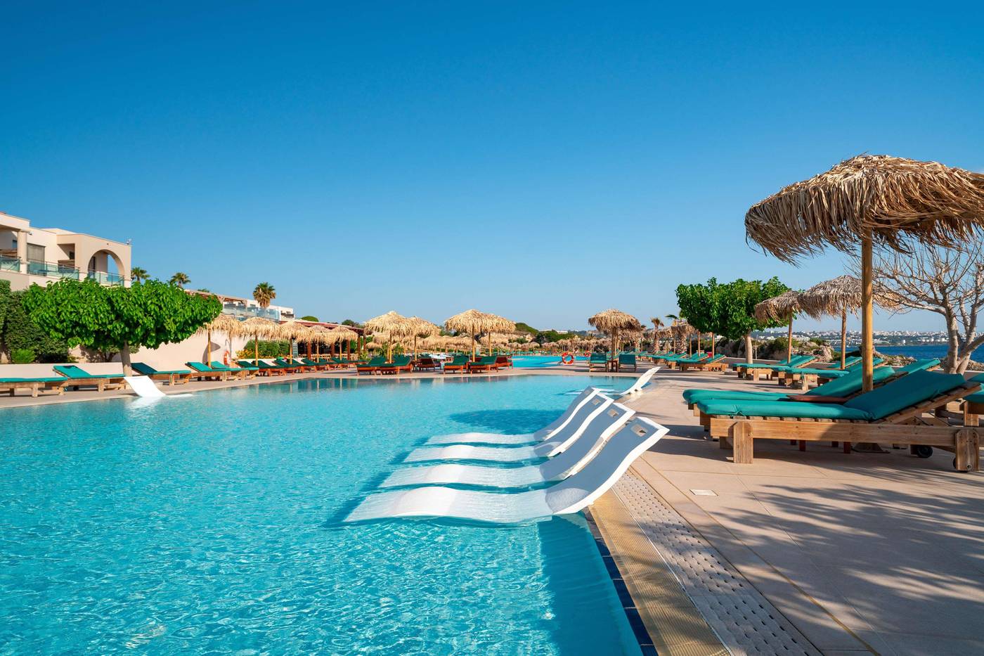 Kresten-Royal-Euphoria-Resort-Pool-8