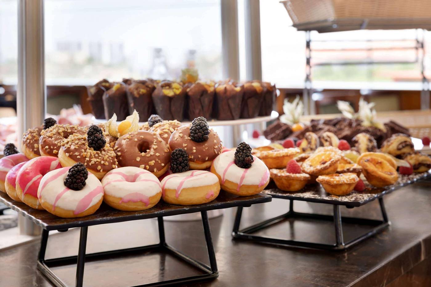 Ramada-by-Wyndham-Lisbon-Restaurant-48