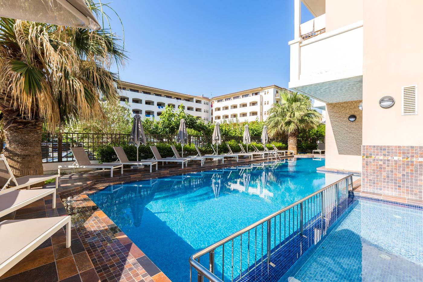 Theartemis-Palace-Pool-3