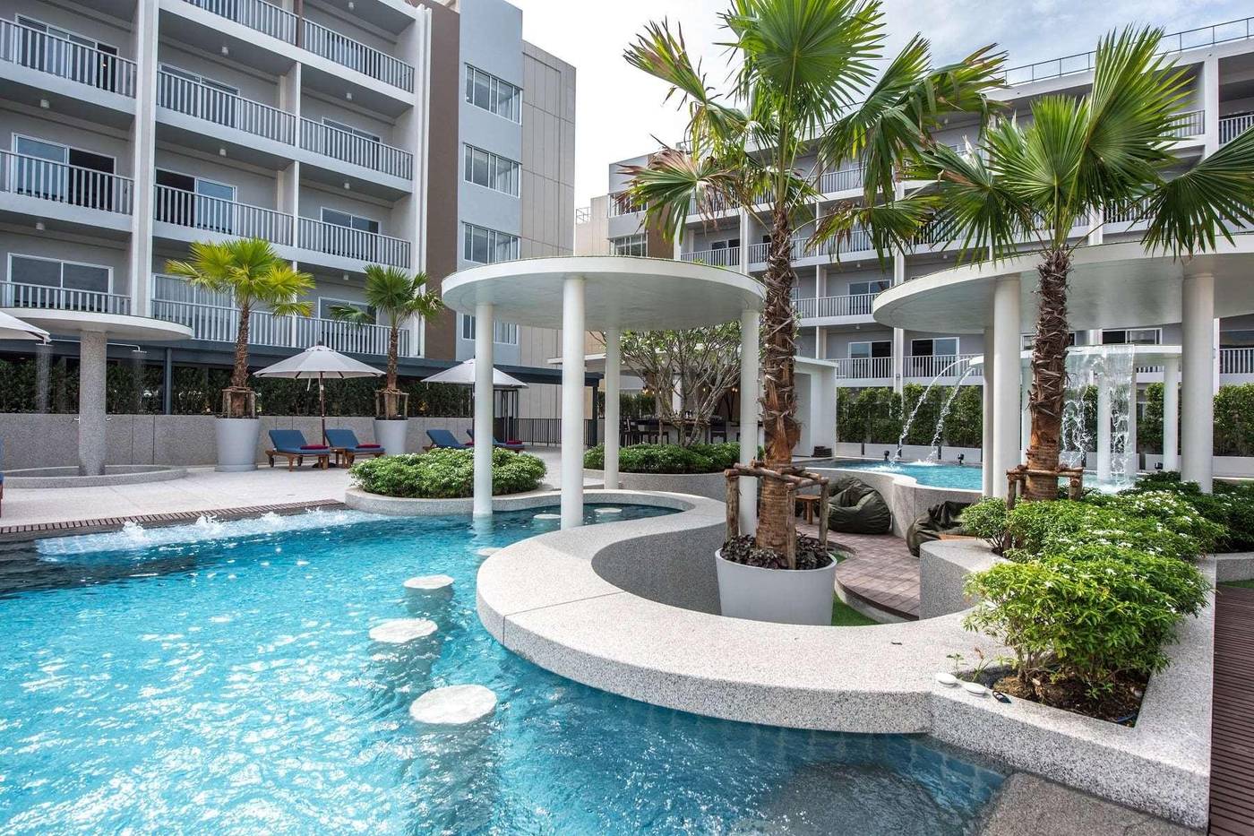 Ramada-By-Wyndham-Phuket-Deevana-Pool-3