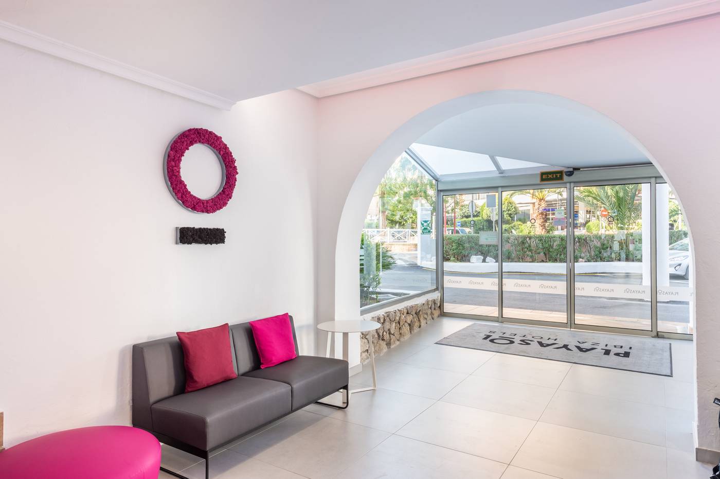 Club-San-Remo-Lobby-31