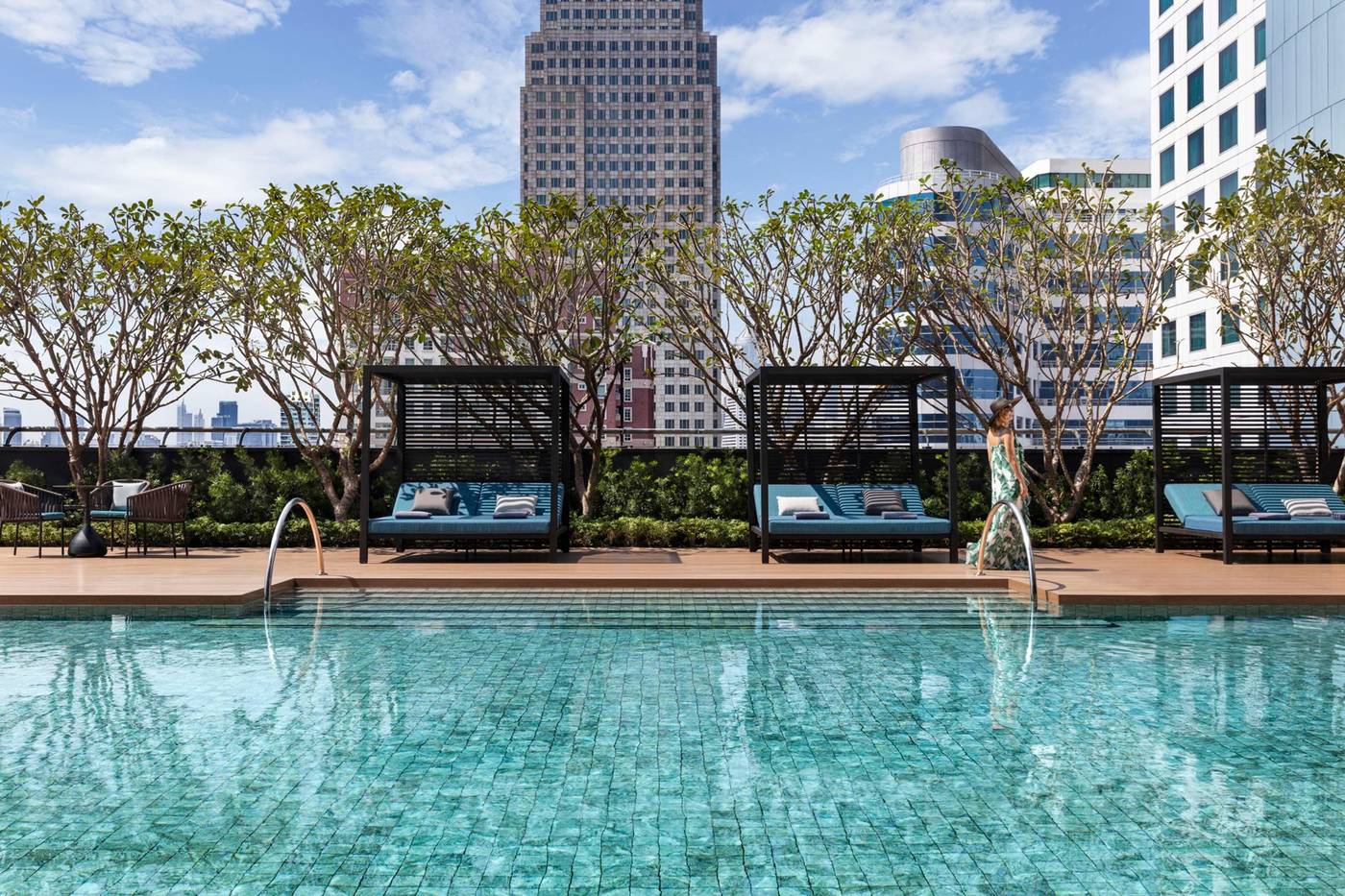 Carlton-Hotel-Bangkok-Sukhumvit-Pool-3