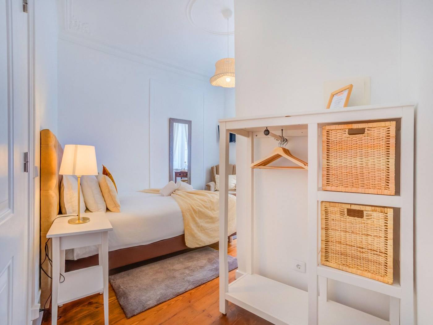 Solar-Dos-Poetas-Room-60