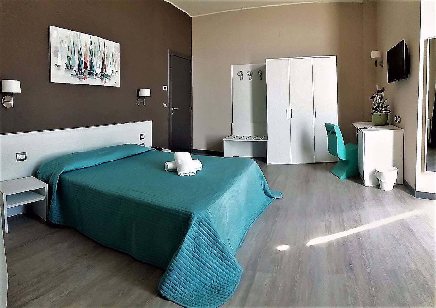 Club Esse Mediterraneo-Italy-Pescara-Room-8