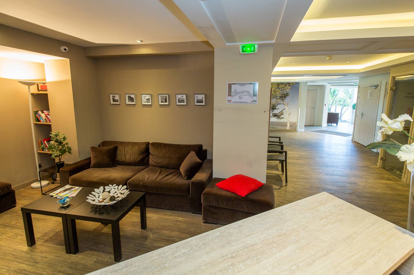 SOWELL-Family-Port-Grimaud-Lobby-22