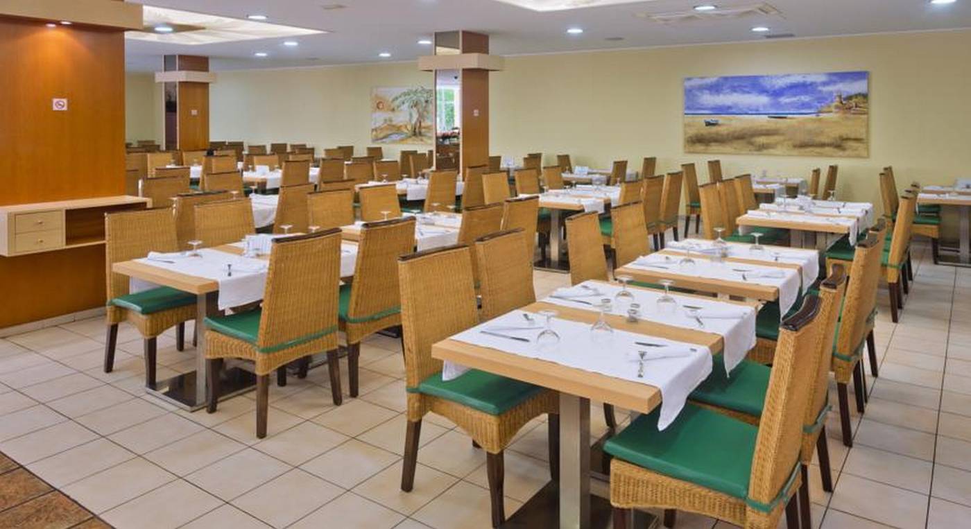 Oasis-Tossa-Restaurant-33