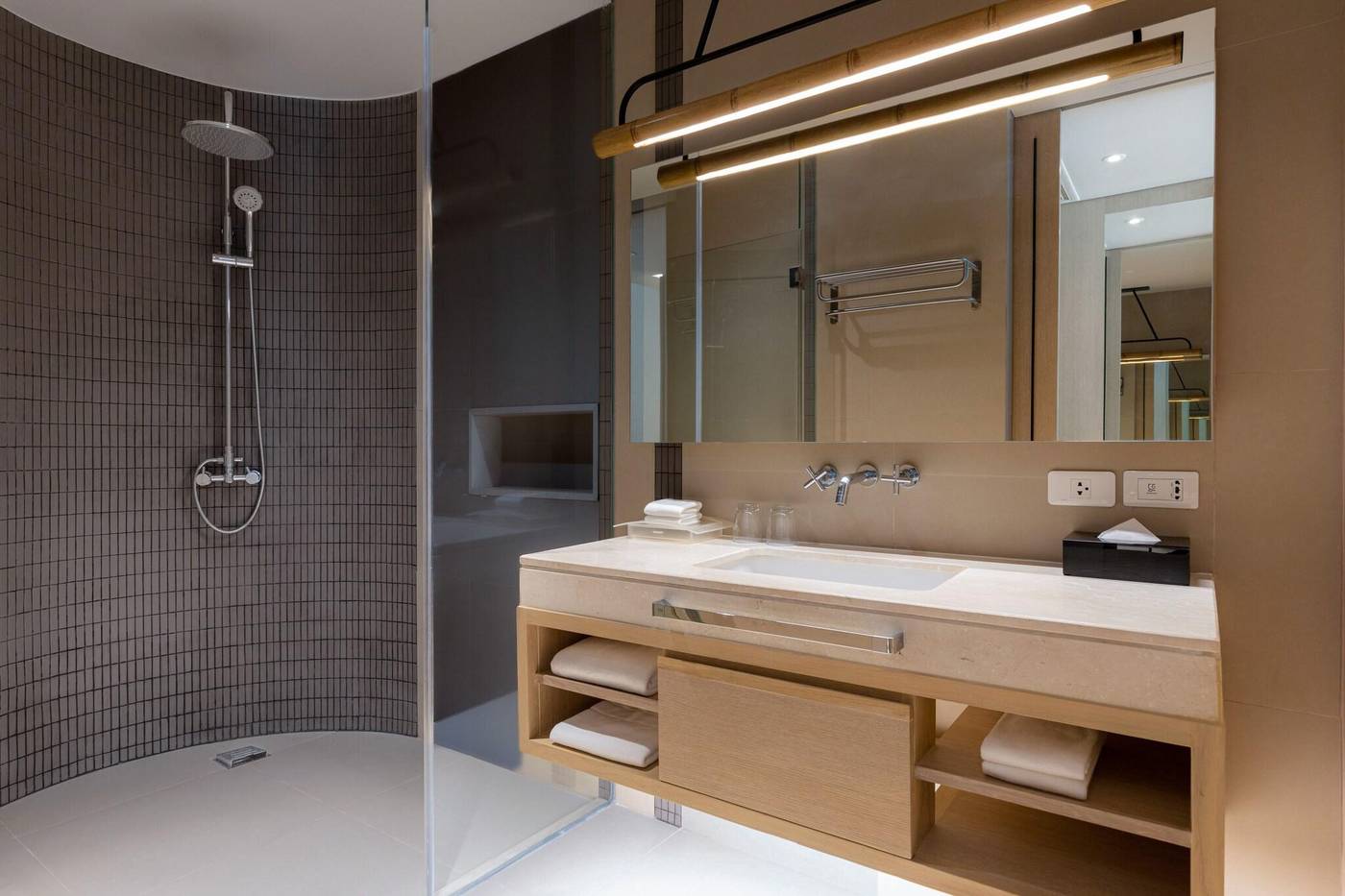 Holiday-Inn-Resort-Phuket-Mai-Khao-Beach-Room-42