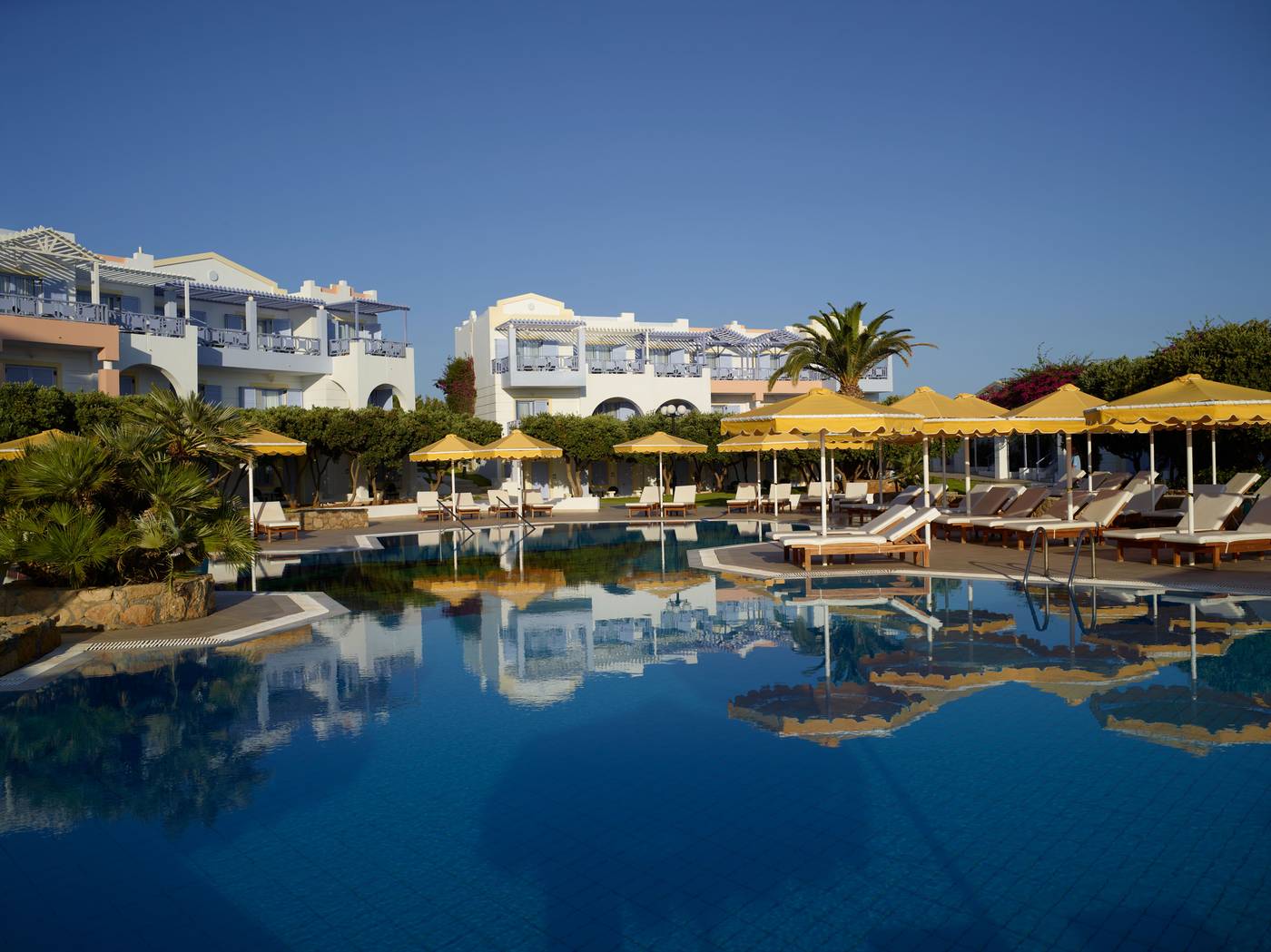 Serita-Beach-Hotel-Pool-10
