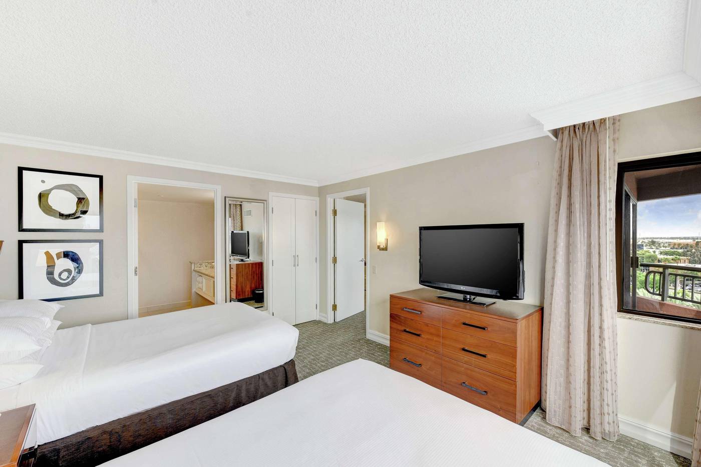 Embassy-Suites-by-Hilton-Anaheim-Orange-Room-23