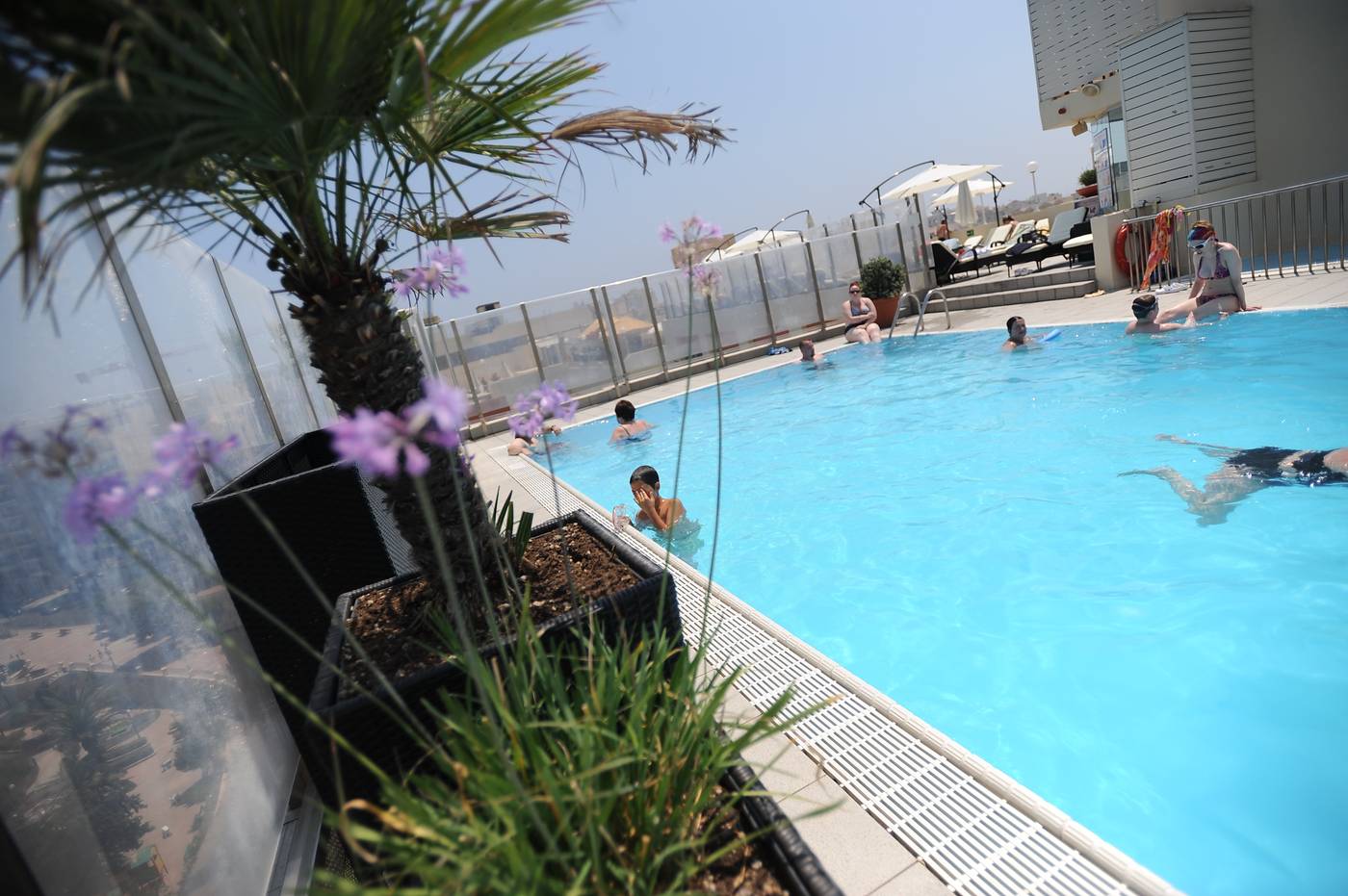 The-Plaza-and-Plaza-Regency-Hotels-Pool-2