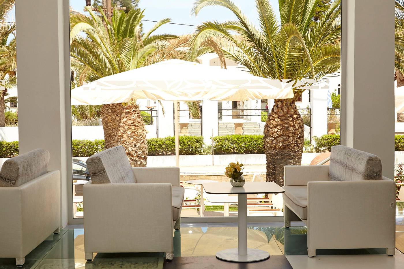 Rethymno-Residence-Hotel-and-Suites-Bar-10