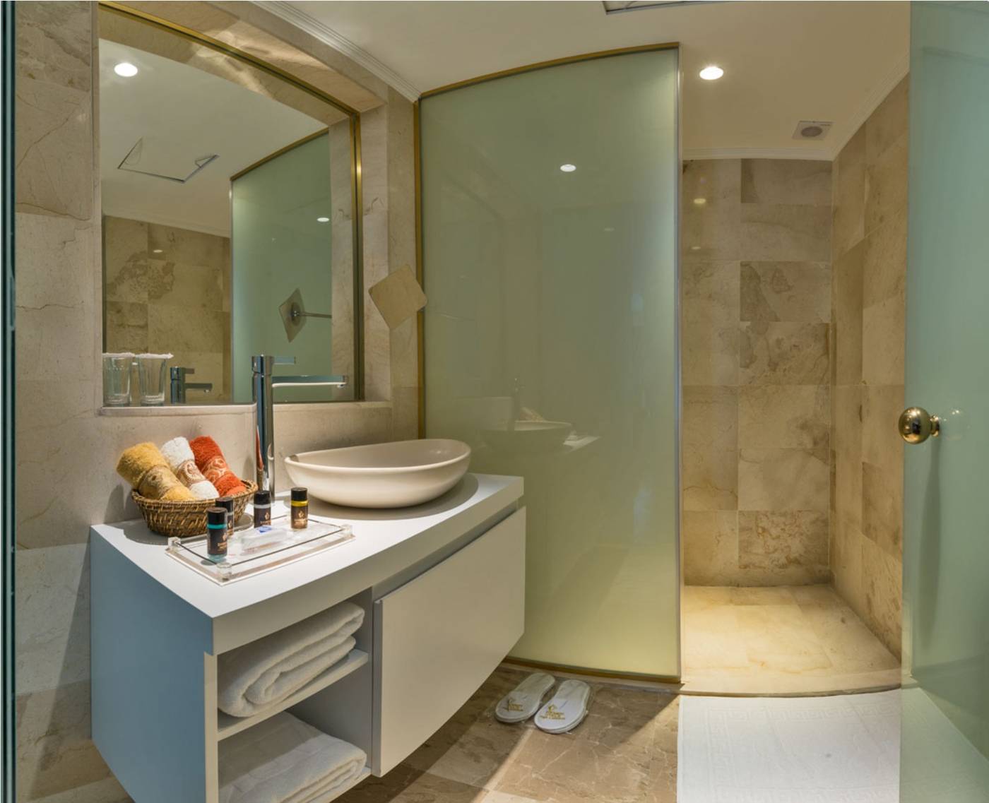 Darkmen-Hotel-Room-29