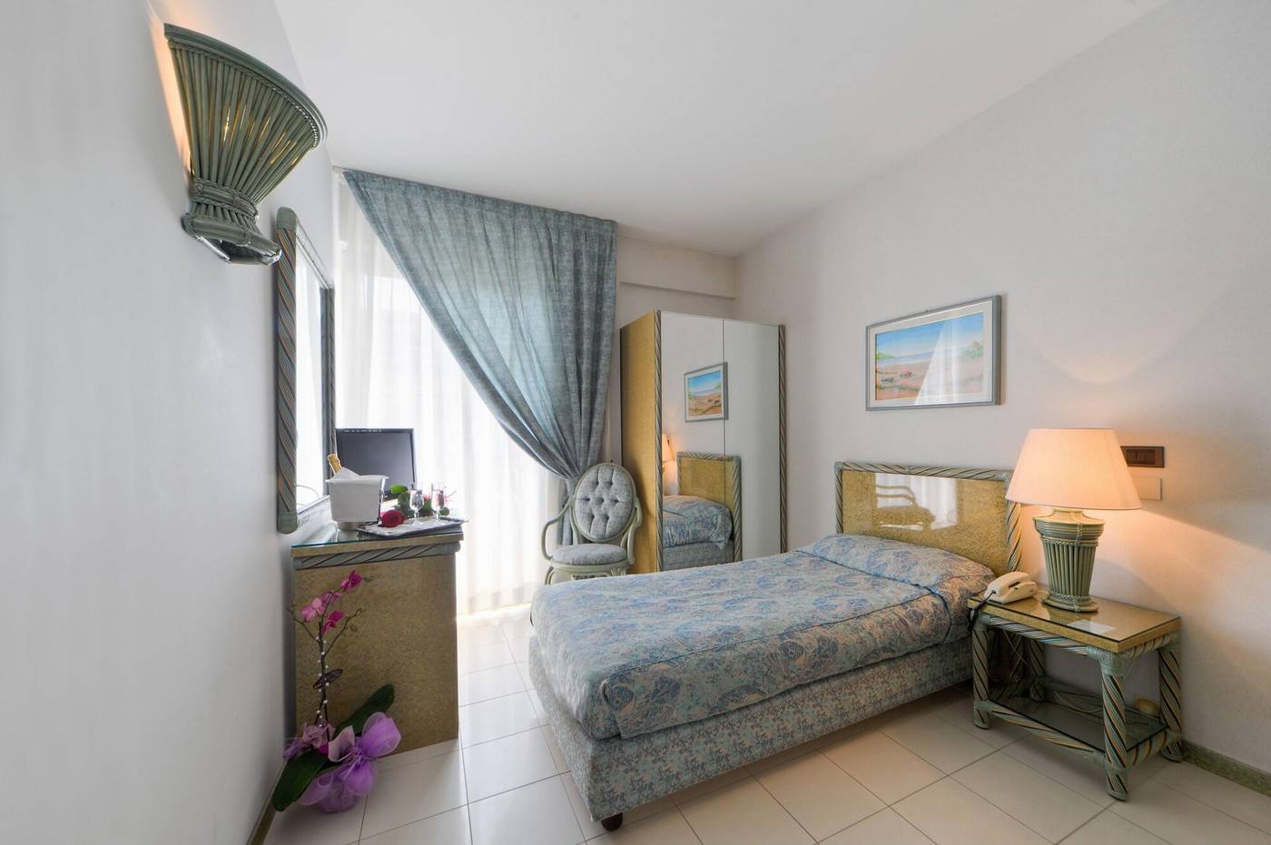 Hotel Ambasciatori-Italy-PINETO-General view-1
