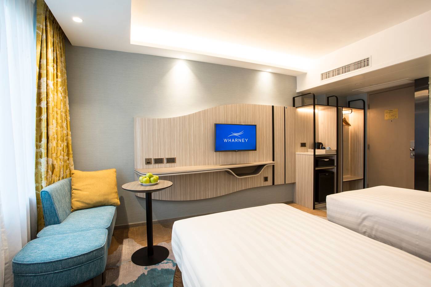 Wharney-Hotel-Room-9